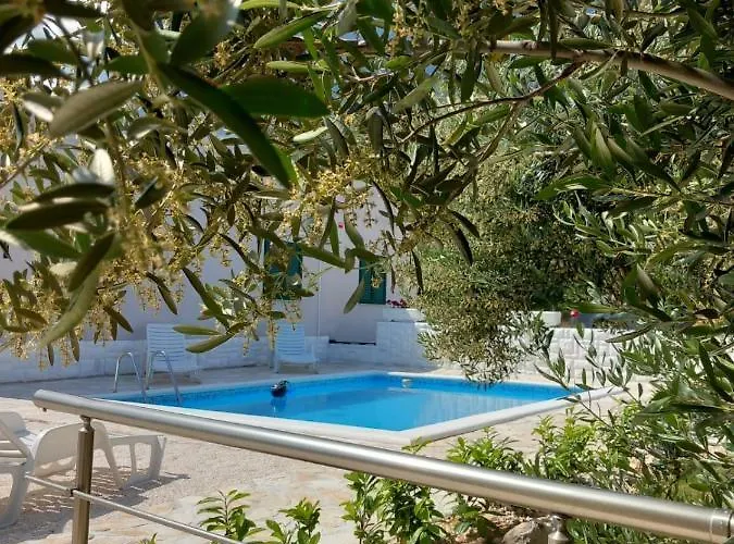 Holiday House M&A&K With Swimming Pool