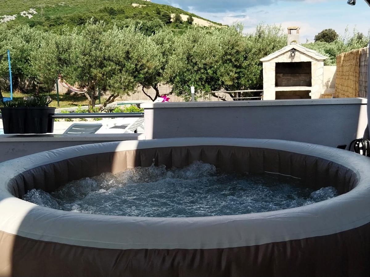 House M&a&k With Swimming Pool Holiday home *