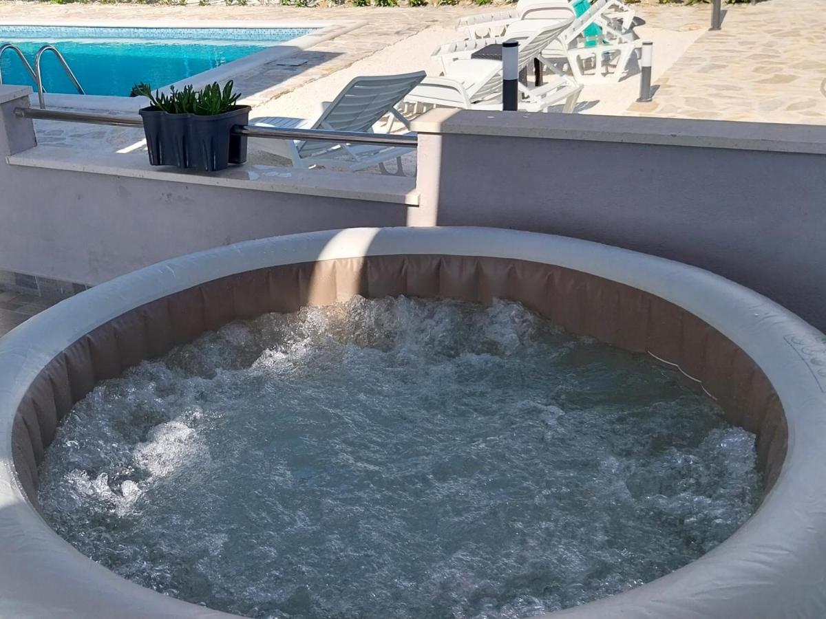 House M&a&k With Swimming Pool Kastel Stafilic