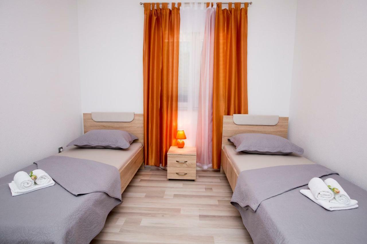 House M&a&k With Swimming Pool Holiday home Kastel Stafilic