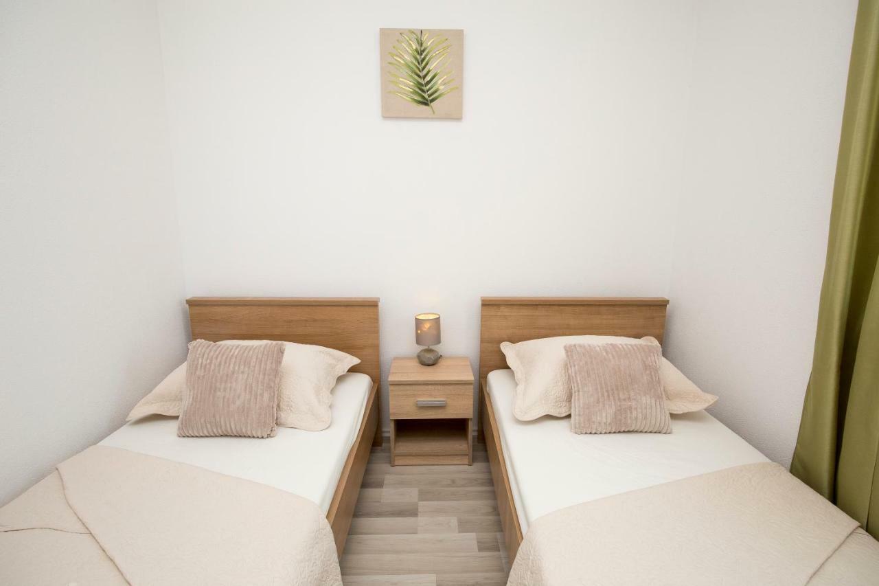 House M&a&k With Swimming Pool Holiday home Kastel Stafilic