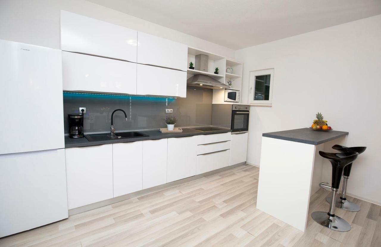 Holiday home House M&a&k With Swimming Pool Kastel Stafilic